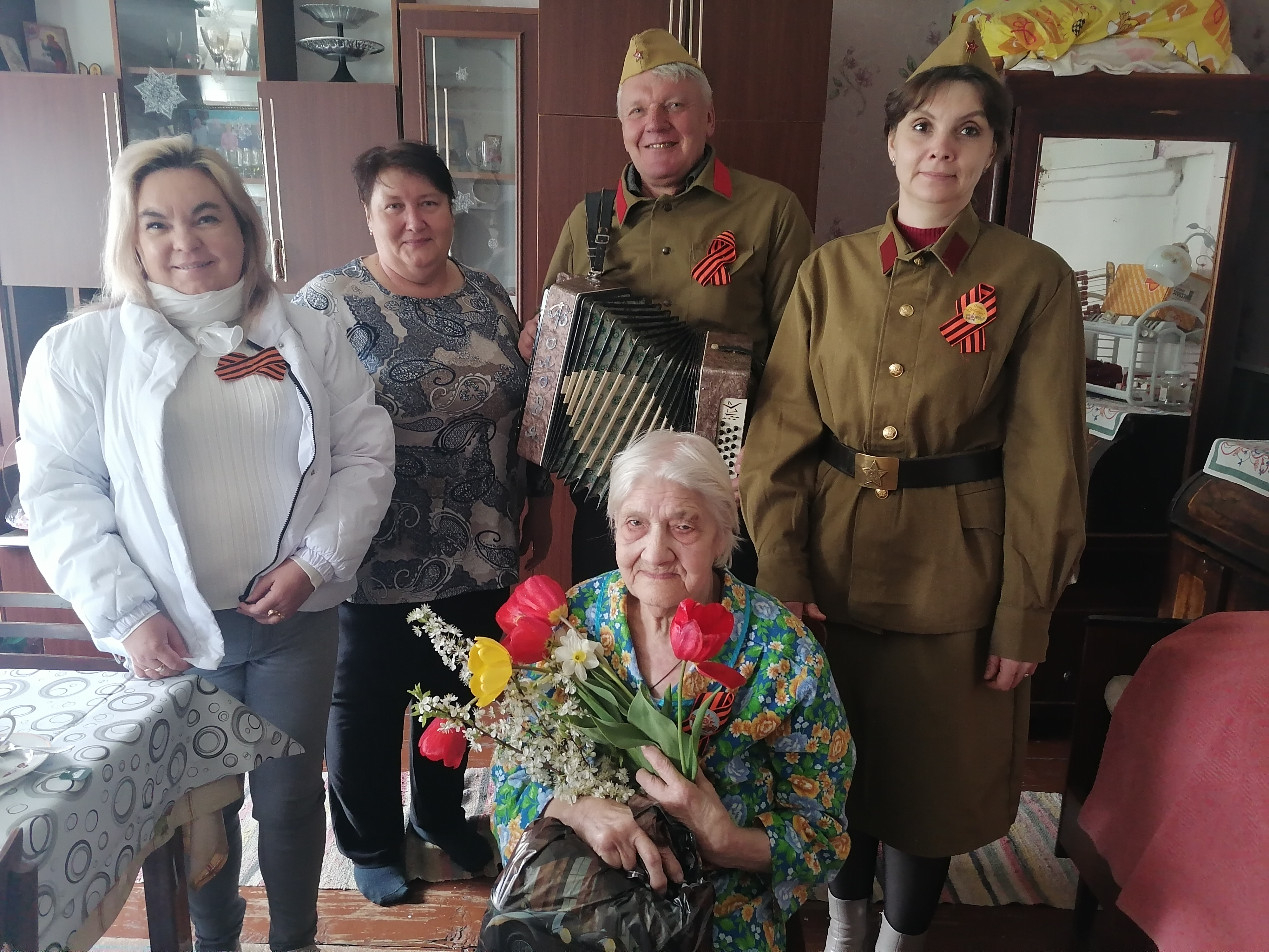 Поздравительный  марафон «Сквозь года звенит Победа»