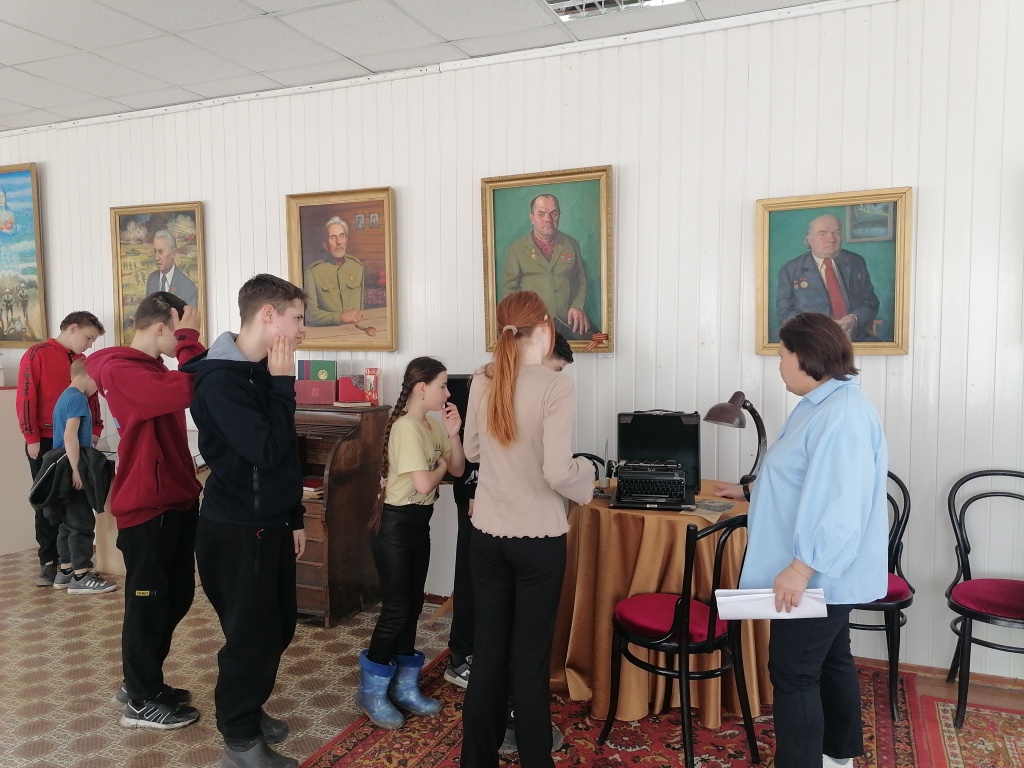 IMG_20250415_130433_BURST001_COVER.jpg IMG_20250415_130433_BURST001_COVER.jpg