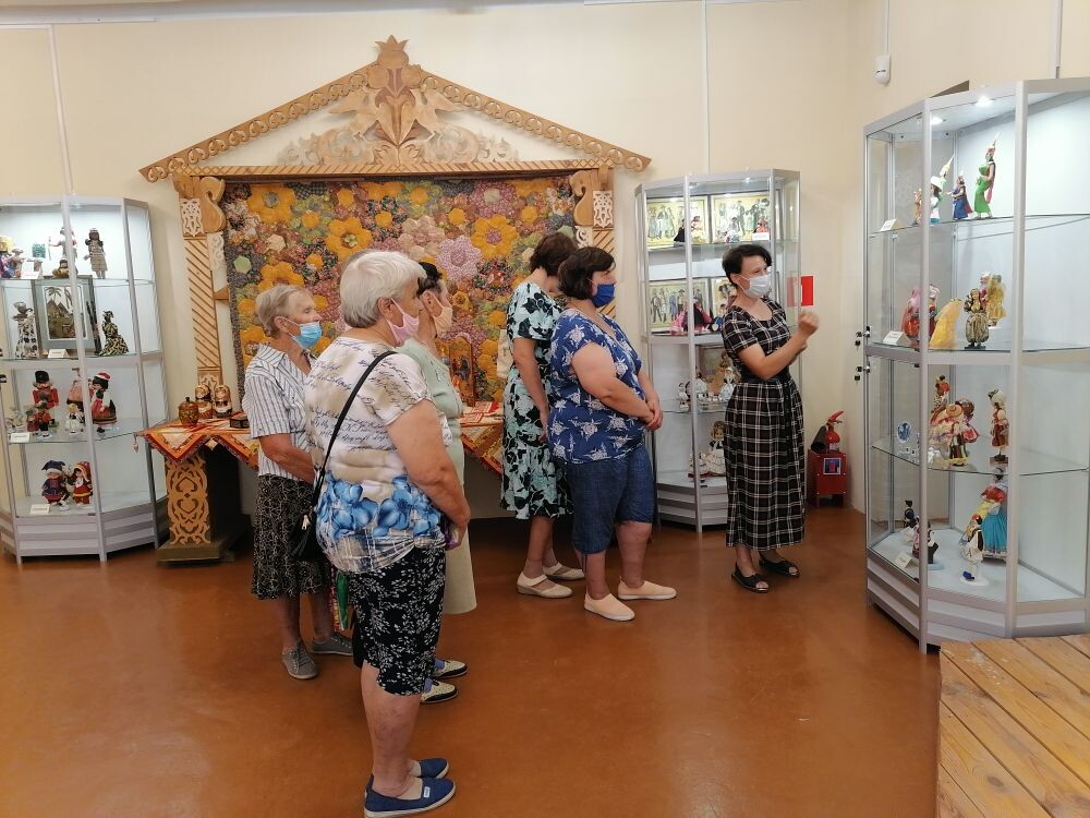 Выставка кукол.jpg